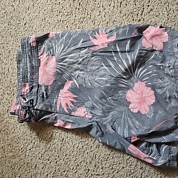 Hurley men's shorts - Picture 1 of 3